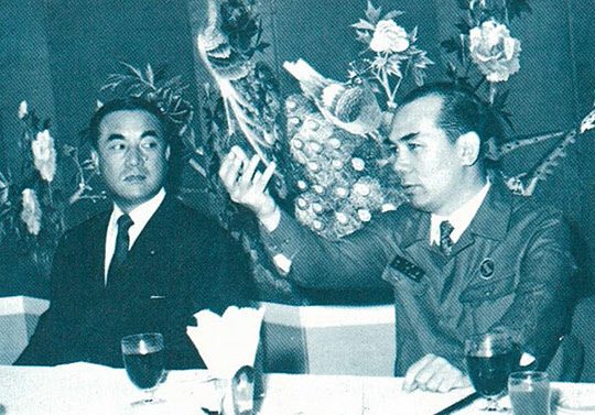 통산상 시절의 나카소네와 박태준 사장.