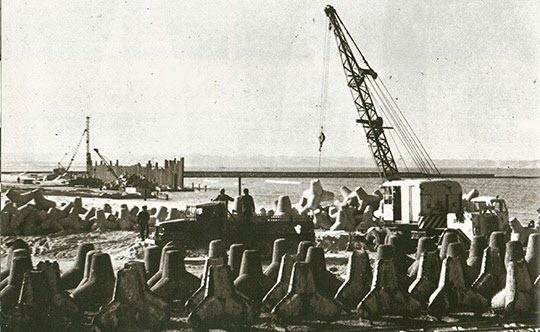 1969년 포철 항만 건설 모습.
