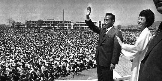 박정희 대통령의 1971년 대선 유세 모습
