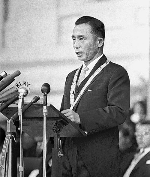 1963년 12월 17일 제5대 대통령 취임식에서 취임사를 하고 있는 박정희 대통령.