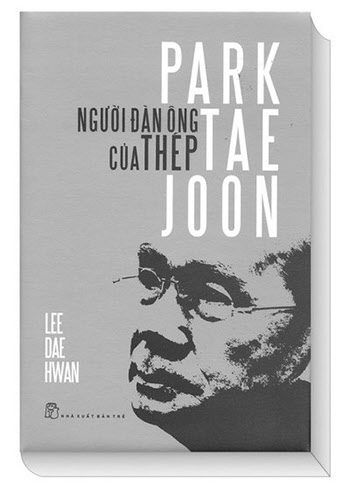 베트남 쩨 출판사가 번역 출간한 이대환 저(著) '철의 사나이 박태준'.