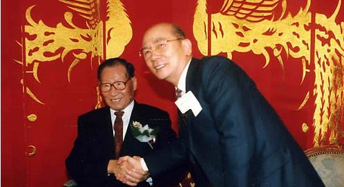 제 2 제철소 건설 권리 수주를 경쟁했던 정주영과 박태준(1998년 1월 현대그룹 신년하례회에서)