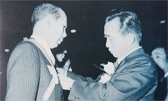 박정희 대통령과 박태준 사장.